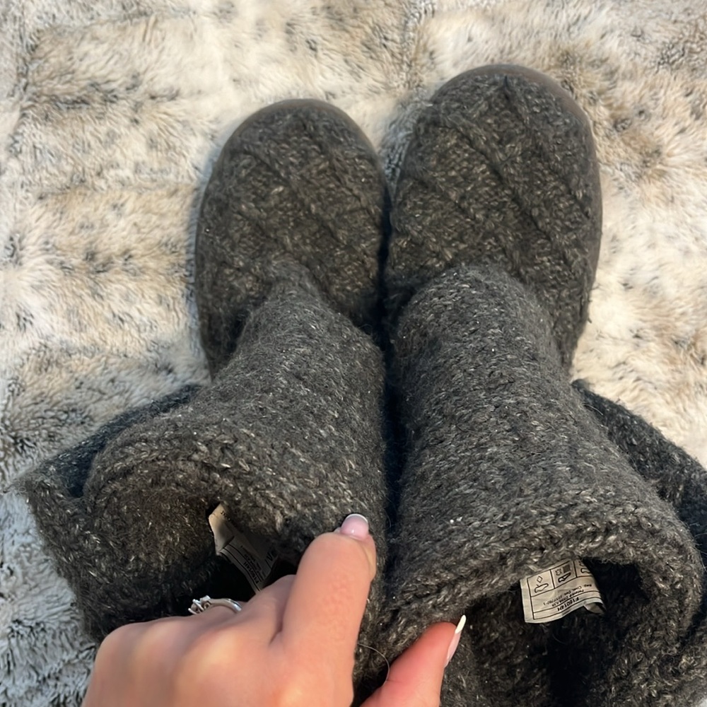 UGGs - Picture 2 of 5